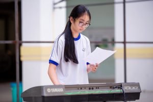 Nên dạy đàn Piano cho bé tại lớp hay tại nhà ?