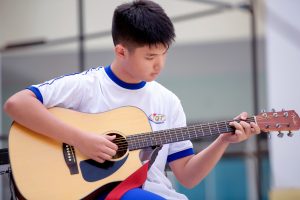 Dạy Đàn Guitar Cho Bé Từ Bao Nhiêu Tuổi Sẽ Phù Hợp?