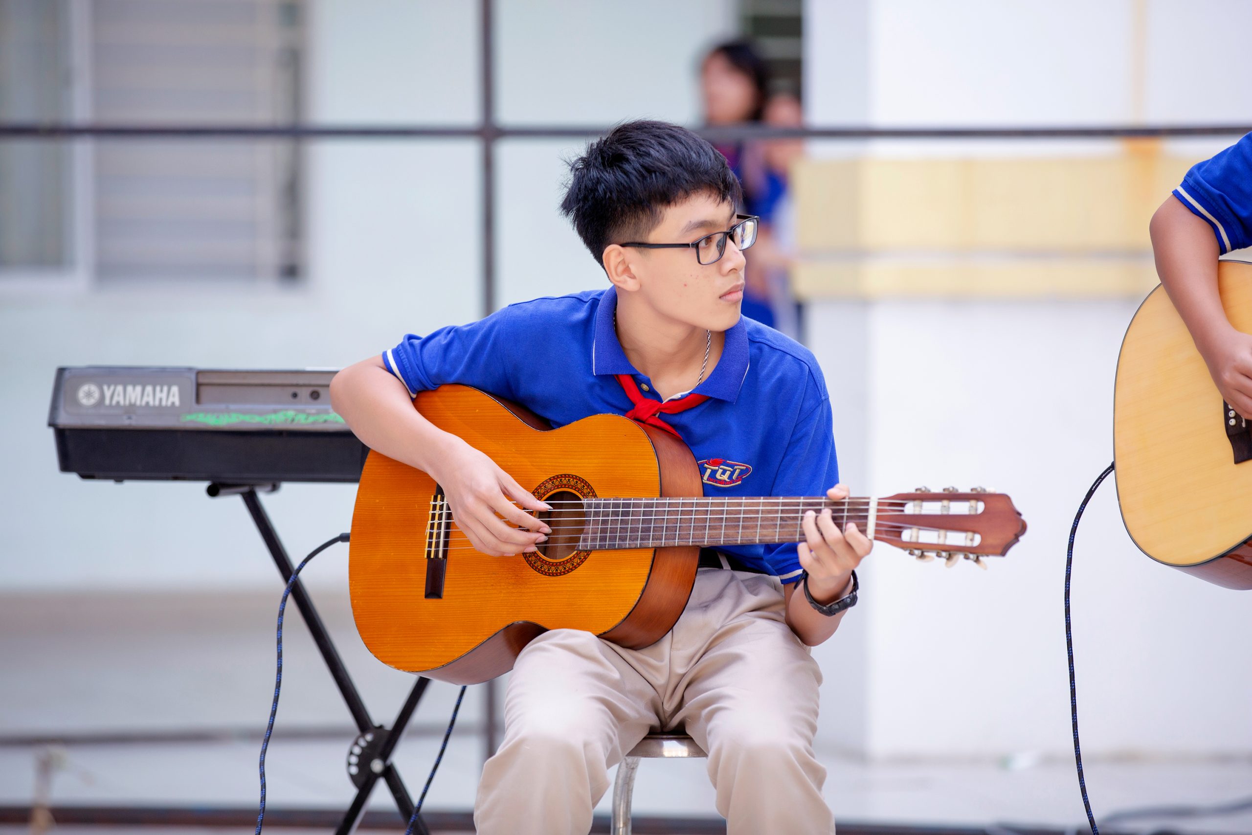 dạy đàn guitar