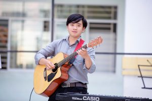 Dạy Guitar hay Dạy Piano cho người mới bắt đầu –  Bộ môn nào dễ hơn ?