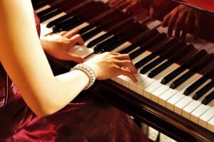 LỢI ÍCH TUYỆT VỜI CỦA VIỆC HỌC PIANO TỪ SỚM (DÀNH CHO MỌI LỨA TUỔI)