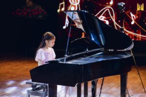 Nguyễn Minh Anh – Ngày xuân long phụng sum vầy