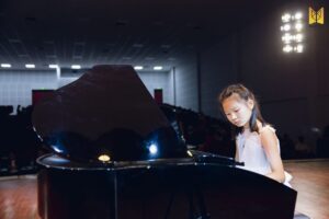 Lê Hoàng Thủy Tiên – Tôi Thấy Hoa Vàng Trên Cỏ Xanh